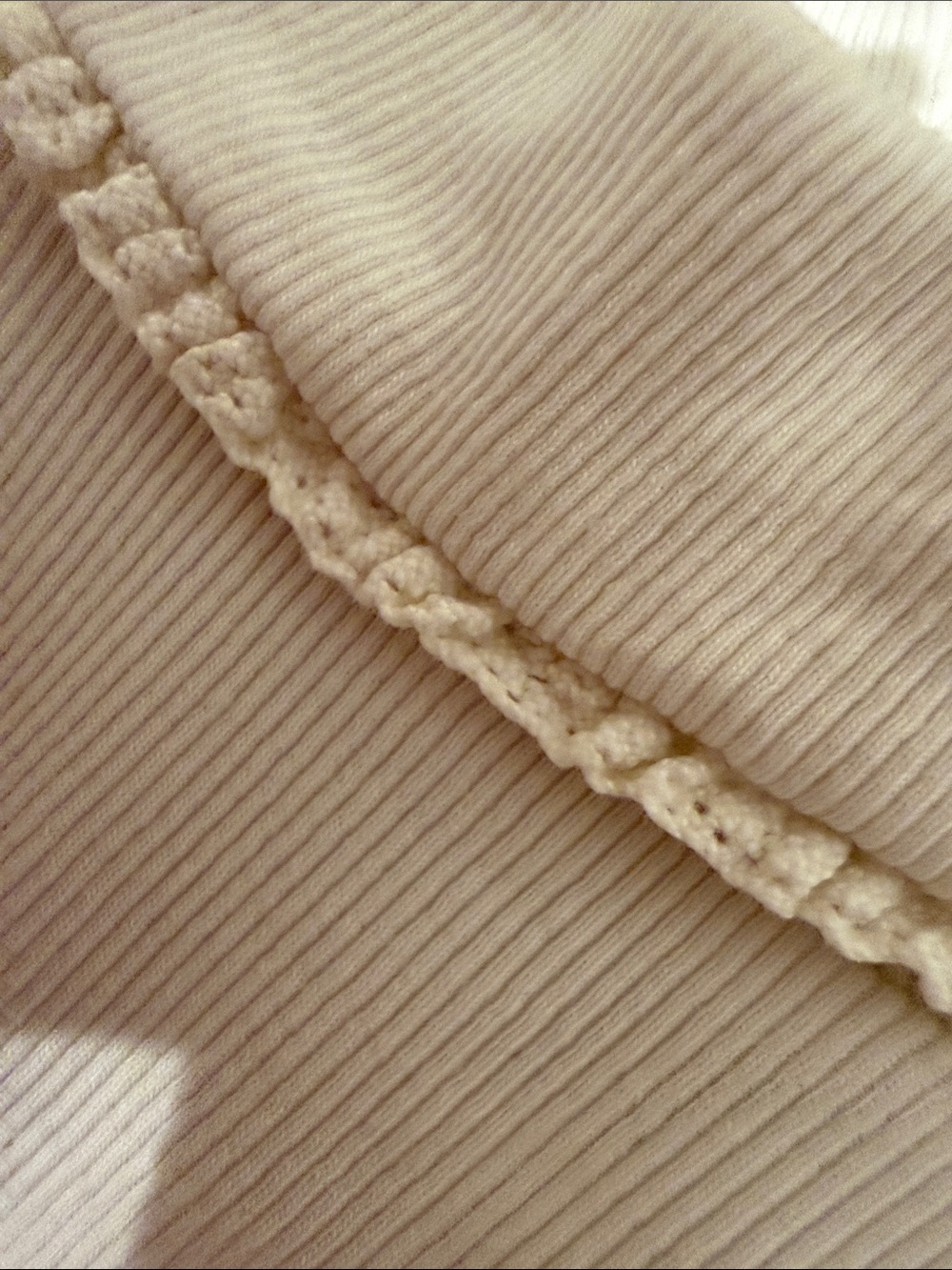 Mini Boden Ruffle Ribbed Ecru Turtleneck Size 4-5 - Picture 4 of 4